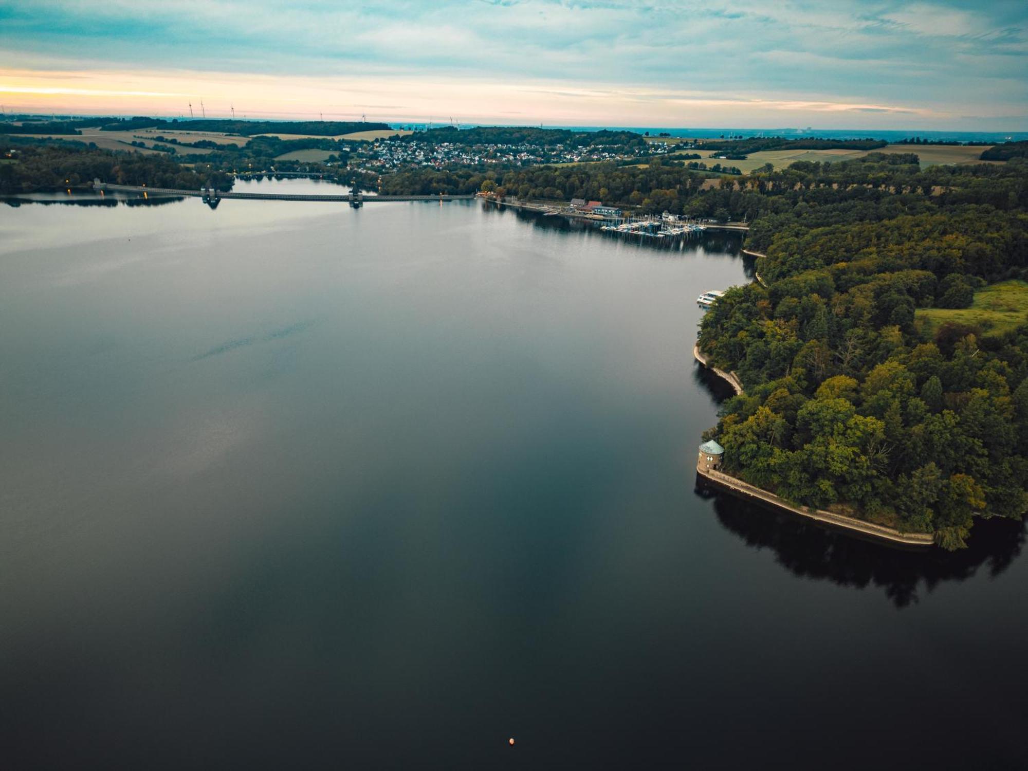 Sonnenstube - Westbalkon, Ruhige Lage, Sauna, Pool, Seenaehe, Dachterrasse Möhnesee Kültér fotó